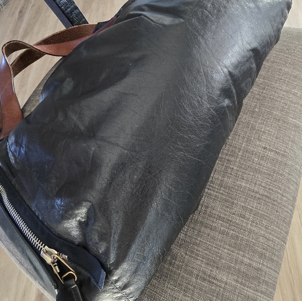 Elegant Celine Black and Brown Leather Tote Bag - Picture 5 of 15